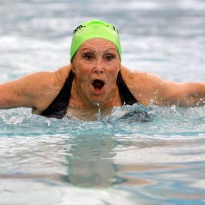 Eliana Busch: la chilena de 89 años que es campeona mundial de natación master