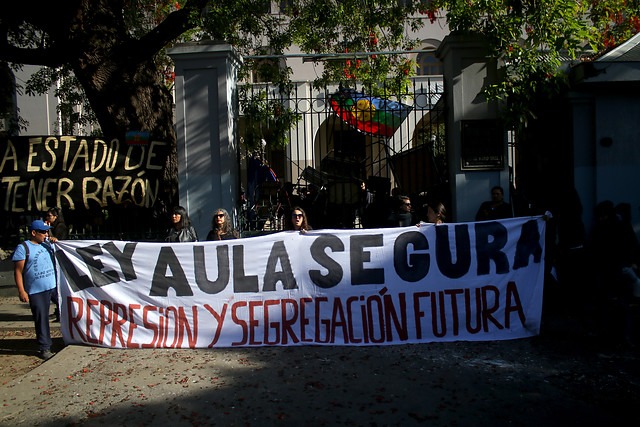 Apoderados y alumnos del INBA se manifestaron en contra del asesinato del comunero mapuche, Camilo Catrillanca