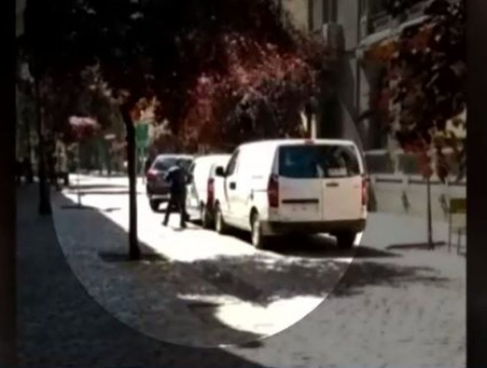 Transeúntes graban robo a camión de valores en pleno centro de Santiago