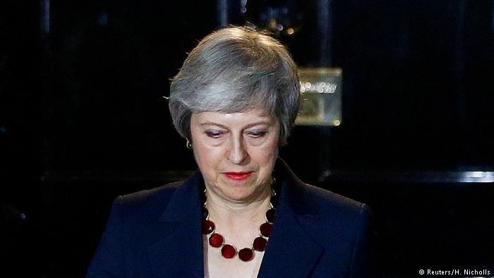 Gobierno de May tambalea tras renuncias en rechazo a acuerdo del «brexit»