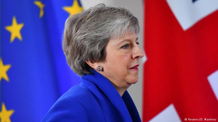 Parlamento británico toma control del brexit tras derrota de May