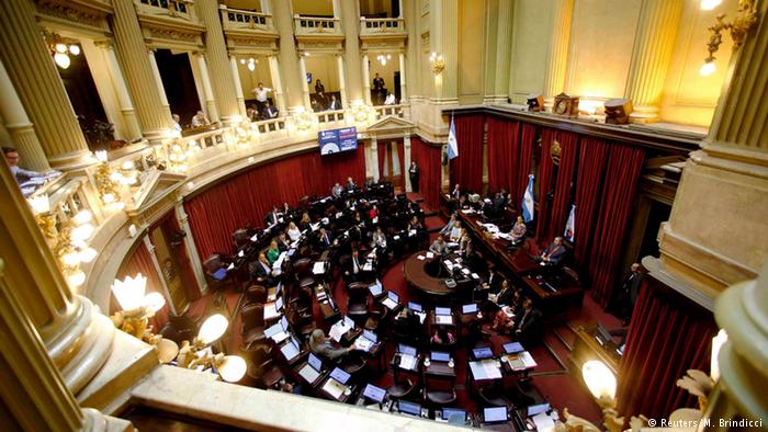 Senado argentino aprueba presupuesto 2019 con fuerte ajuste