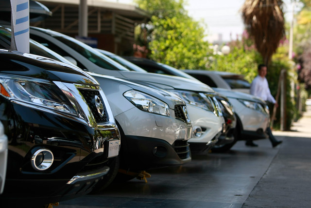 Ventas de autos nuevos marcan récord en medio de señales económicas mixtas