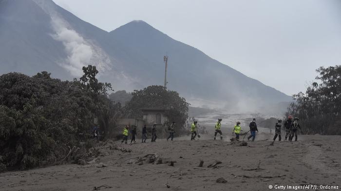 Erupción del Volcán de Fuego obliga a evacuar a 4.000 personas en Guatemala