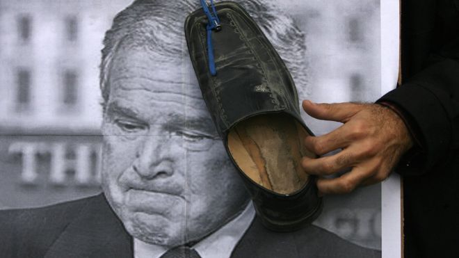 Qué pasó con Muntazer al Zeidi, el hombre que hace 10 años lanzó sus zapatos contra George W. Bush en Irak