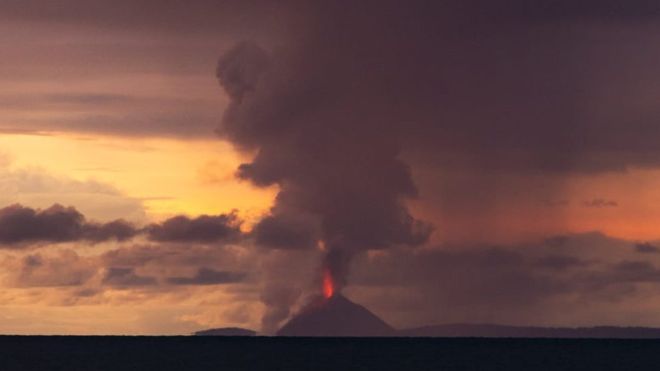Tsunami en Indonesia: al menos 222 muertos y 843 heridos tras la «erupción de un volcán»