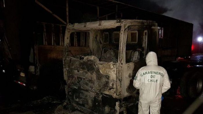 Denuncian ataque incendiario contra cuatro camiones en Forestal Mininco en Collipulli