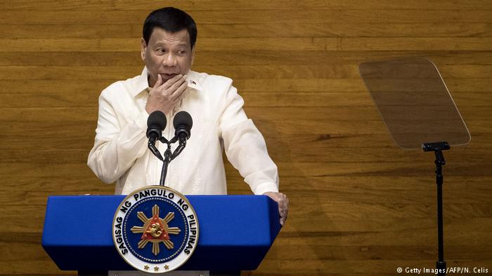 Duterte dice que obispos católicos «son inútiles» e invita a matarlos