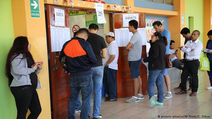 Peruanos rechazan bicameralidad y aprueban fin a reelección