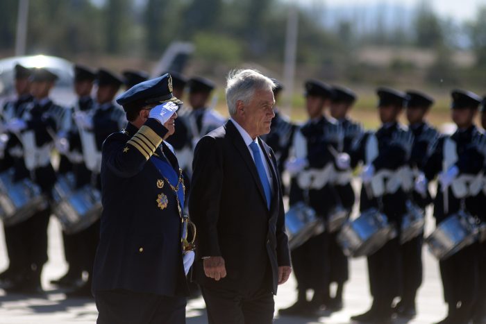 Ex comandante en jefe de la FACh se lanza contra Piñera por críticas a cambio de mando