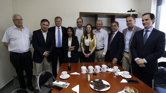Kast y políticos oficialistas se reunieron con el hijo de Jair Bolsonaro