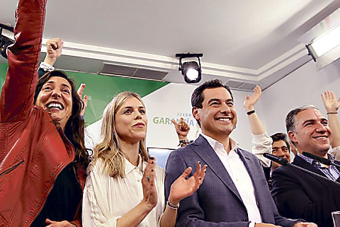 La izquierda pierde la mayoría en Andalucía y la ultraderecha irrumpe fuerte
