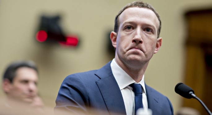Zuckerberg pide perdón a los padres de víctimas de abuso infantil en redes sociales