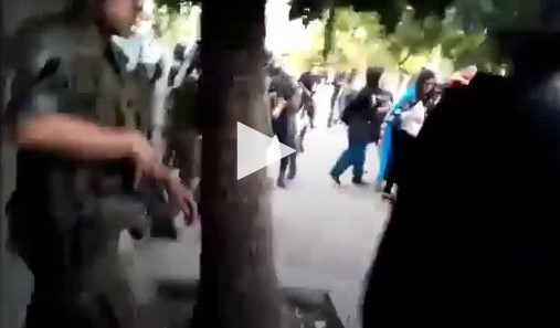 Incidentes en Plaza Italia por banderazo a un mes de la muerte de Camilo Catrillanca