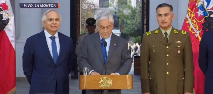 El momento en que Piñera  nombra al nuevo general director de Carabineros