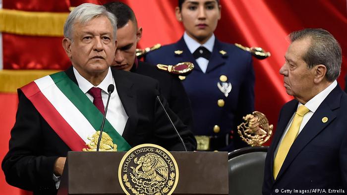 López Obrador crea comisión de la verdad para caso Ayotzinapa