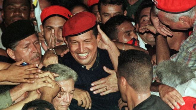 Cómo era la Venezuela en la que triunfó Chávez hace 20 años (y en qué se parece a la actual)