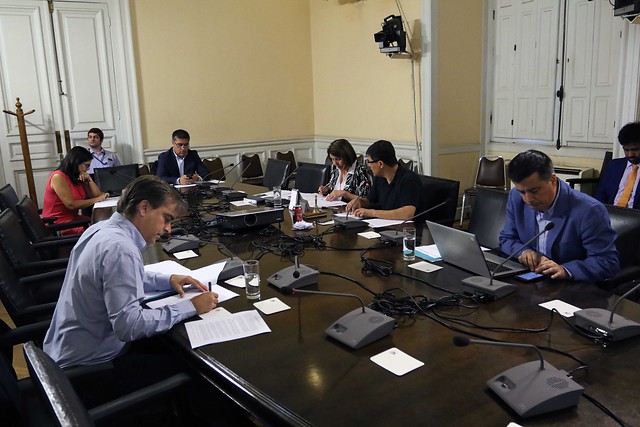 Día “sandwich” en el Congreso: sólo sesionó la comisión investigadora de TVN con 5 diputados