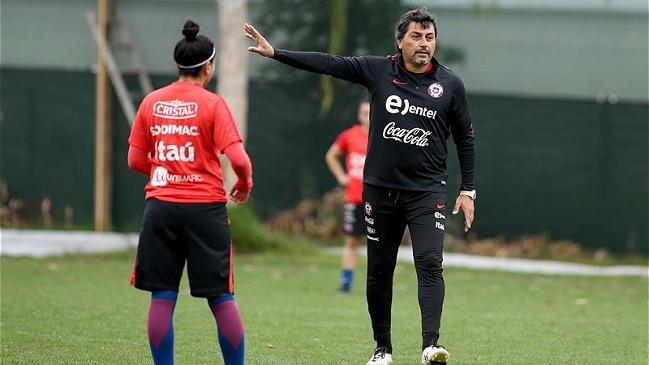 José Letelier, técnico de «La Roja» femenina: «Nos tocó un grupo bastante peleado»