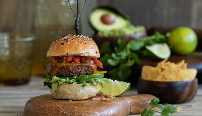 La apuesta vegana de la industria alimentaria con hamburguesas sin carne y leche de nuez