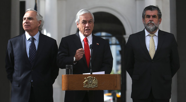 Hermes Soto sale por la puerta trasera: Piñera le pide la renuncia y ex director de Carabineros da de baja a 10 generales
