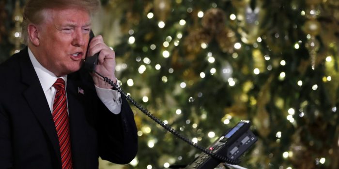 Trump, el Grinch: presidente de Estados Unidos pregunta a niño de 7 años si «aún cree» en el Viejito Pascuero