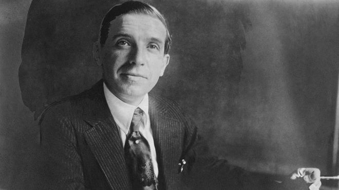 La rocambolesca vida de Carlo Ponzi, el negociante italiano que inventó la estafa piramidal