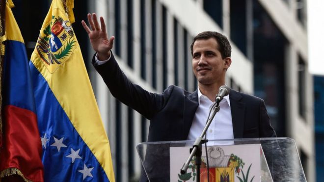 Guaidó se autoproclama presidente de Venezuela: qué significa realmente y qué consecuencias tiene que Trump lo reconozca