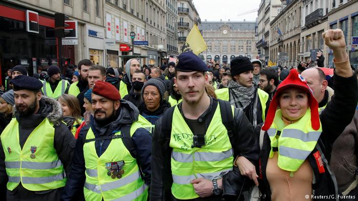 «Chalecos amarillos» vuelven a protagonizar marcha en París