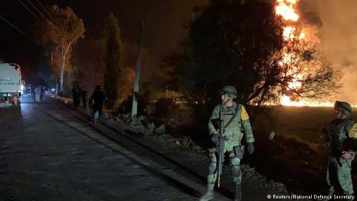 Explosión en ducto de combustible en México deja al menos 21 muertos