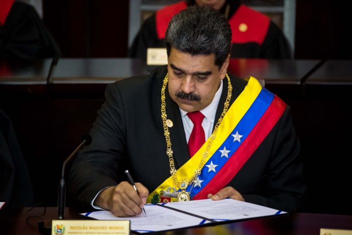 Asamblea Nacional desconoce mandato de Maduro: “Venezuela tiene un gobierno de facto”
