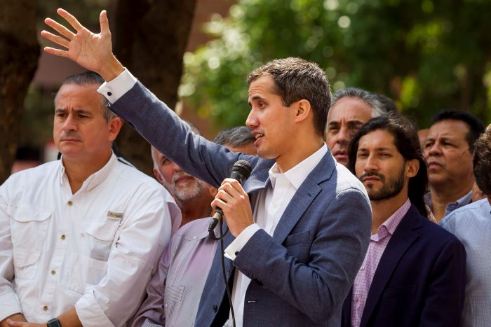 Juan Guaidó pide ayuda militar, civil y extranjera para tomar mando en Venezuela