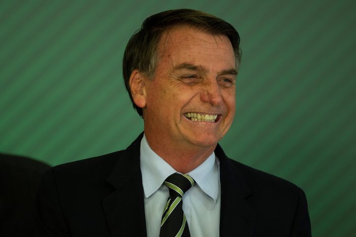 Bolsonaro firma decreto que facilita la posesión de armas de fuego en Brasil