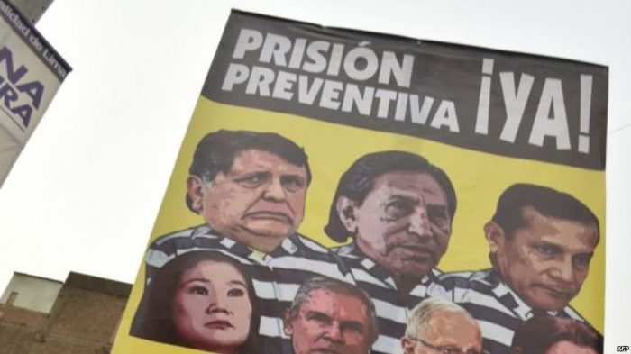 Peruanos reciben el 2019 con protestas por cese de fiscales de caso Odebrecht