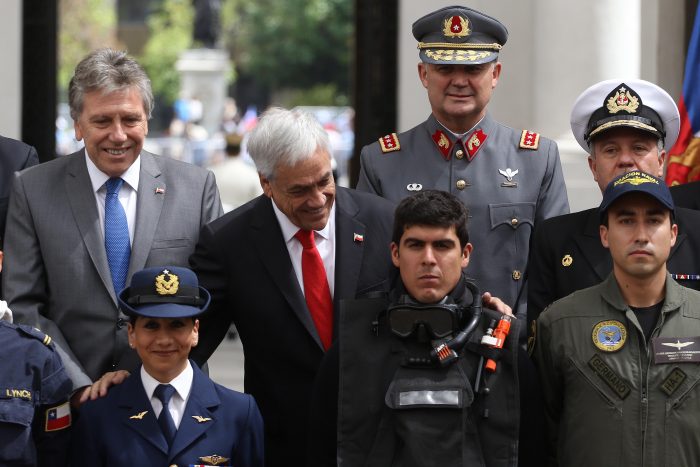 Piñera firma proyecto de ley que moderniza la carrera militar en el país