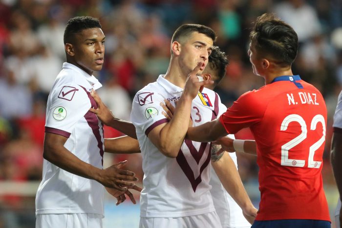 Polémica por jugador de Chile Sub20 que le gritó «muerto de hambre» a compañero venezolano durante partido del Sudamericano