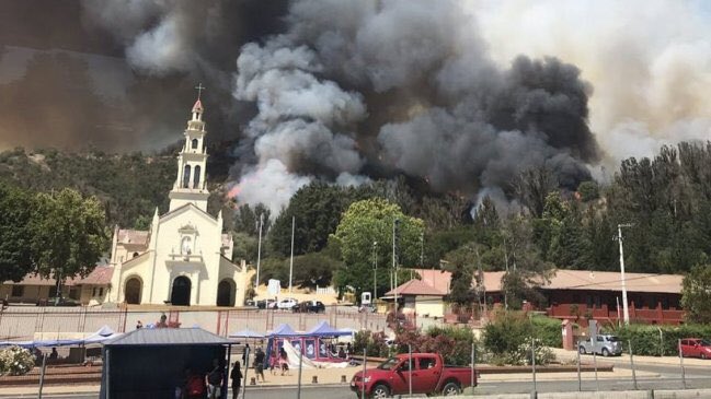 Incendio forestal se registra en las cercanías del Santuario de Lo Vásquez