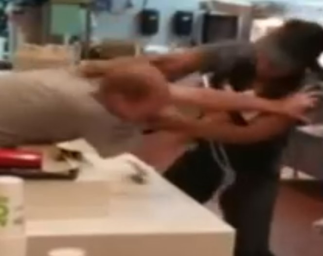 Nuevo y violento enfrentamiento entre un cliente y una empleada de McDonald’s