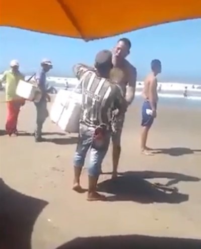 Cartagena: hombre lanza botella a un vendedor, pero falla y agrede a un menor