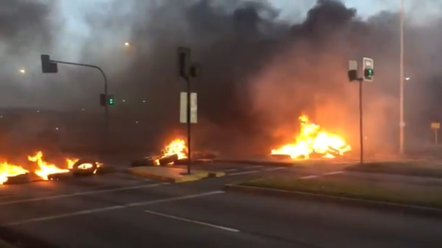 Pescadores artesanales bloquean con barricadas diferentes rutas claves en Concepción