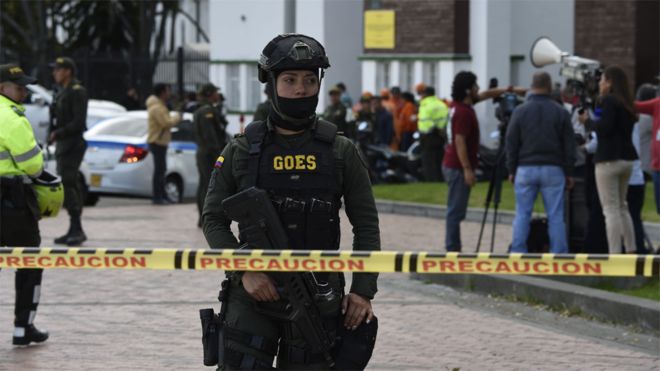 Escuela de Policía Santander: al menos 5 muertos al explotar un carro bomba en Bogotá