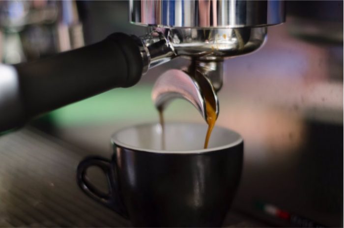 Estudio demuestra el impacto de la cafeína en el «hardware» del cerebro humano