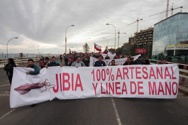 Pescadores artesanales protestan en Valparaíso ante propuesta de prórroga para la entrada en vigencia de la Ley de la Jibia
