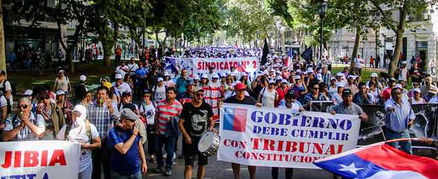 La “Guerra de la Jibia” llega a Santiago: pescadores industriales arribaron en caravana desde el sur y marchan a La Moneda