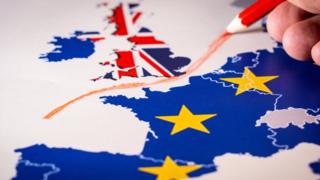 Brexit: qué pasa si el parlamento británico rechaza el acuerdo que propone Theresa May (como muchos predicen)