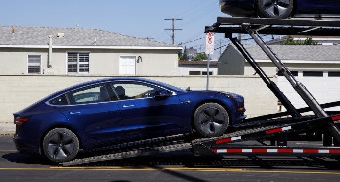 Tesla elimina 3 mil empleos y Musk vislumbra un camino “difícil”