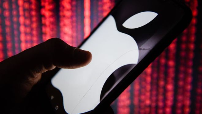 Por qué decenas de miles de personas apoyan una demanda contra Apple «sin precedentes» en Chile
