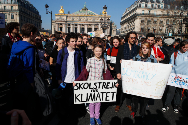 Jóvenes parisinos se suman a la revolución verde de Greta Thunberg