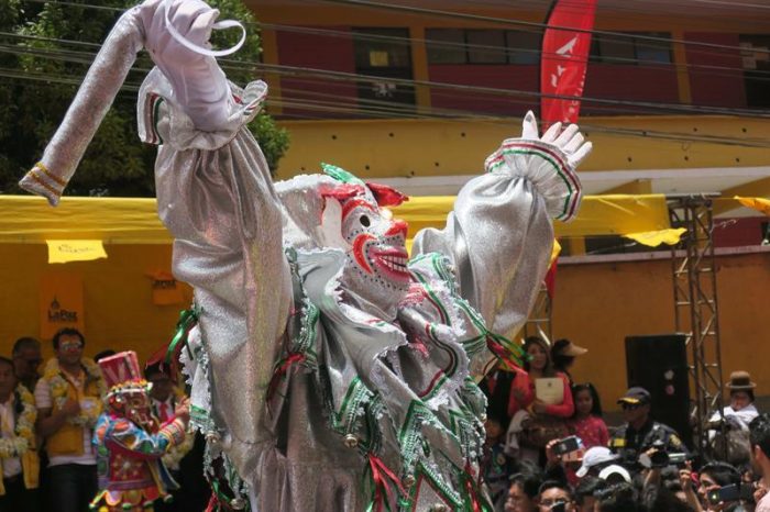 La Paz se prepara para el carnaval con el desentierro del «pepino»