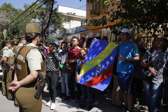 Juventud de la UDI descartó llevar al Tribunal Supremo a manifestante que lideró protestas frente a Embajada de Venezuela